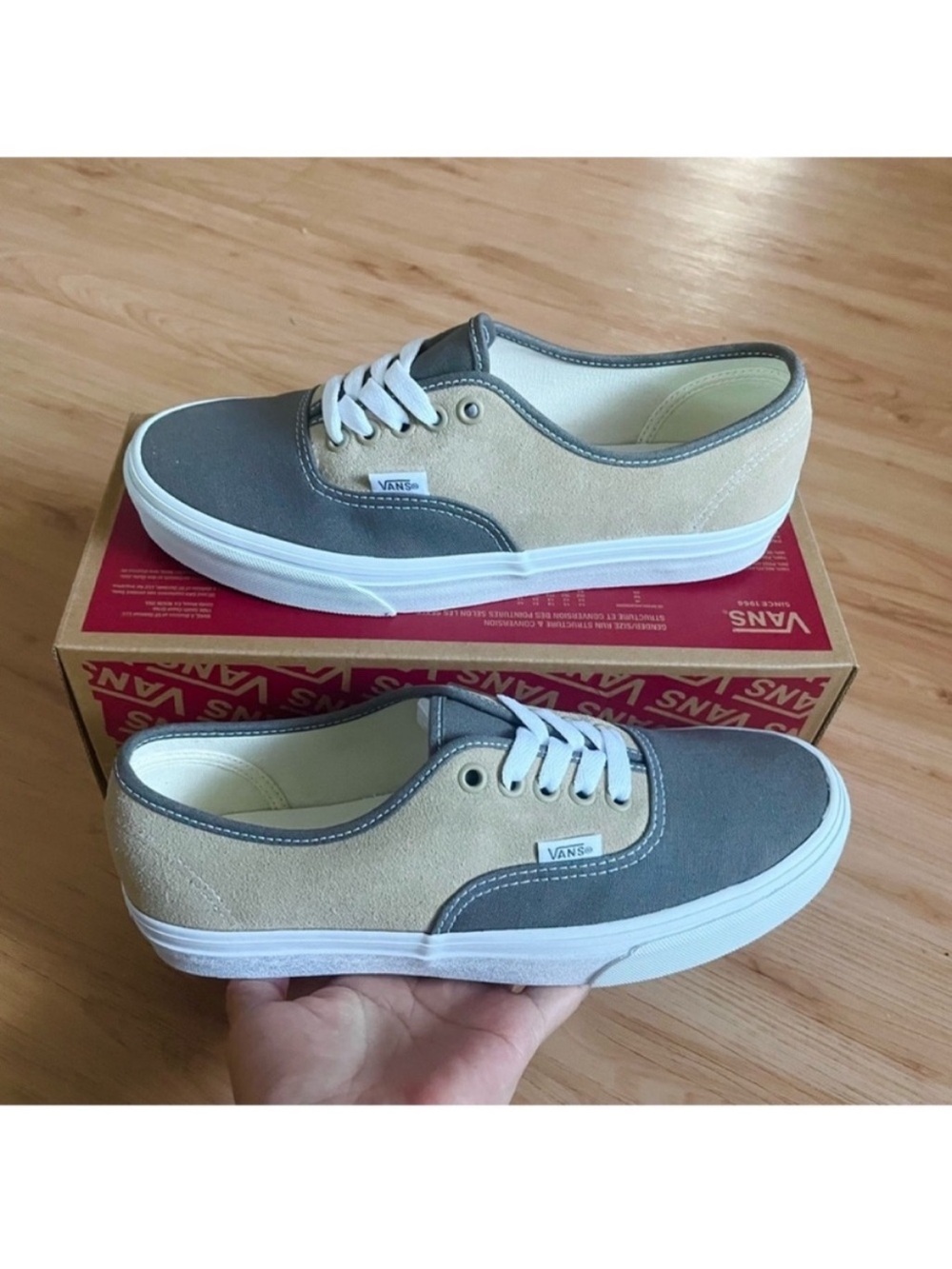 Vans Authentic Suede Block
VNOA2Z3ZBRO
Women 8.5 US Mens 7.0 US